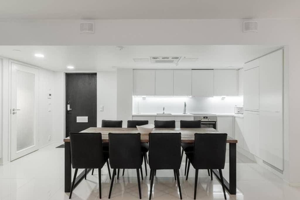 Sleek And Spacious 3 Bedroom Apartment In City Centre Helsinki Buitenkant foto